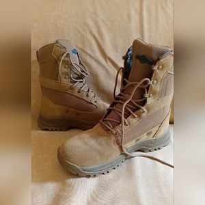 Women's Hiking boot LIKE NEW!
